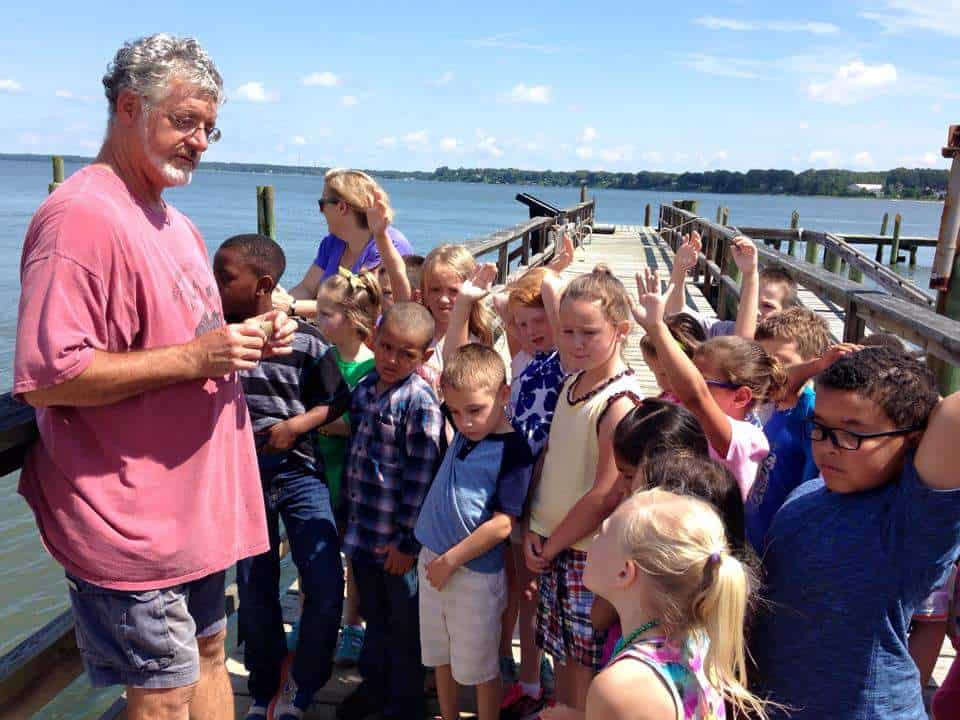  Michael Steen uses hands-on learning to teach a group of students about the environment. 