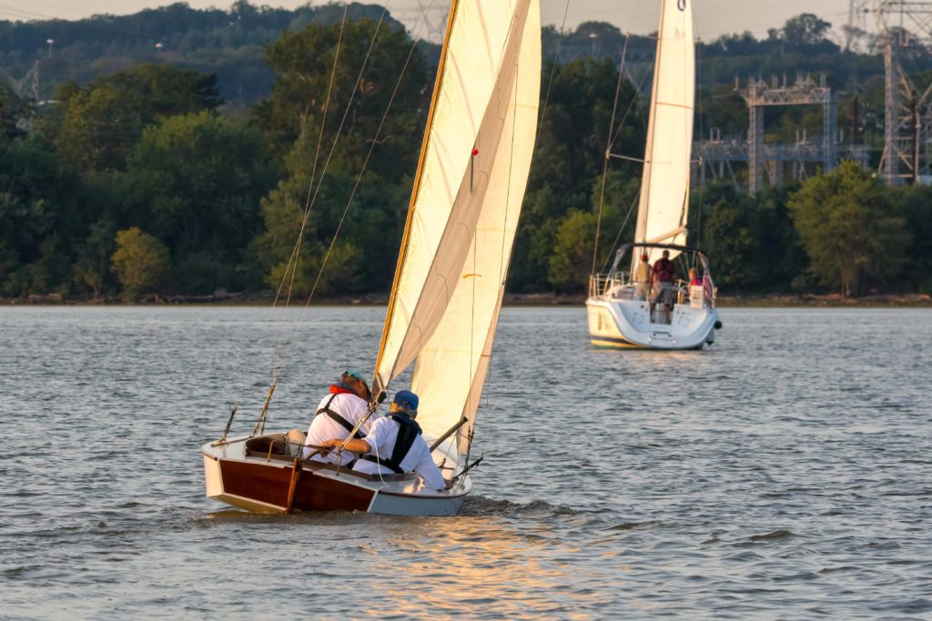 sailboat cruising chesapeake bay