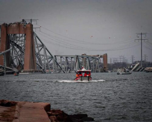 Hazardous Materials in Key Bridge Wreckage Halt Dive Operations